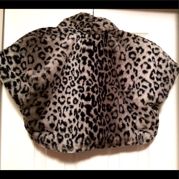 NEW! Stunning Faux Fur Shrug - Picture 2 of 2